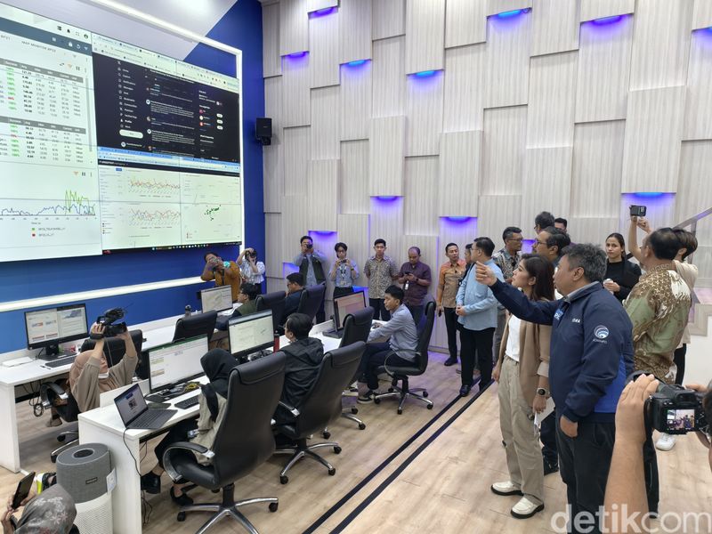 Menteri Komunikasi dan Digital (Komdigi) Meutya Hafid melakukan tinjauan untuk memastikan kesiapan infrastruktur dan jaringan telekomunikasi di seluruh Indonesia dalam menghadapi lonjakan penggunaan layanan telekomunikasi selama periode Natal dan Tahun Baru 2025 (Nataru).