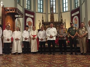 Tinjau Katedral Jakarta, Menko Polkam Sampaikan Pesan Natal Prabowo ke Jemaat