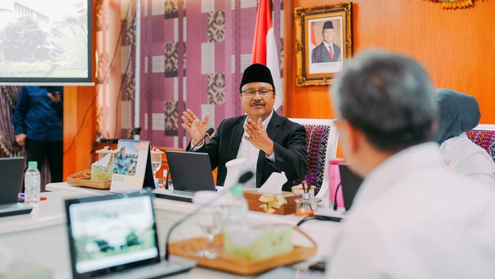 Menteri Sosial Saifullah Yusuf