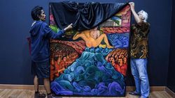 Momen Yos Suprapto Turunkan Lukisannya dari Galeri Nasional Momen Yos Suprapto Turunkan Lukisannya dari Galeri Nasional