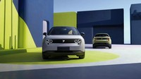 Dikutip dari laman Carscoops, Nio Firefly bakal dijual dengan harga mulai 148.800 yuan (sekitar Rp 320 juta). Mobil mungil ini diposisikan untuk bersaing dengan merek lain seperti Smart dari Mercedes-Benz dan Mini dari BMW. Nio Firefly dijadwalkan dijual resmi mulai pertengahan tahun 2025. Foto: Dok. Nio
