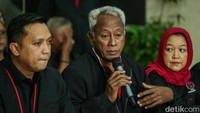 Komarudin Watubun menyindir penetapan tersangka Hasto adalah hadiah Natal.  