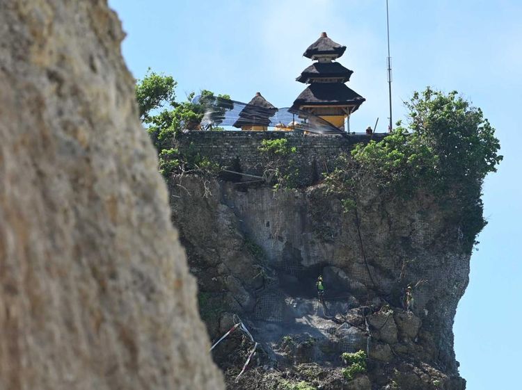 Intip Progres Proyek Penanganan Tebing Retak Pura Uluwatu