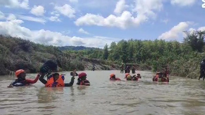 Pencarian pasutri Bojonegoro yang diduga hilang terseret arus