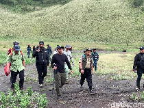 Video Pendakian Gunung Semeru Ditutup gegara Cuaca Ekstrem