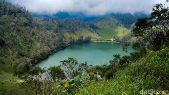 Gunung Semeru Erupsi, 137 Pendaki Tertahan di Ranu Kumbolo