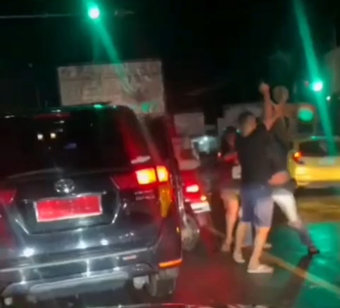 Pengendara mobil tembakkan pistol ke udara di Kediri