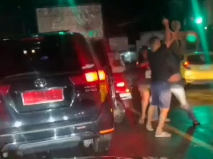 Pengendara mobil tembakkan pistol ke udara di Kediri