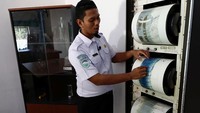 Teuku Hafid Hududillah, petugas BMKG, kini terlibat dalam pengembangan sistem deteksi gempa dan sirene yang dapat terdengar hingga 100 km, untuk memberikan peringatan dini kepada masyarakat.