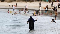 Masyarakat Aceh kini juga menerima pelatihan rutin untuk menghadapi gempa dan tsunami.