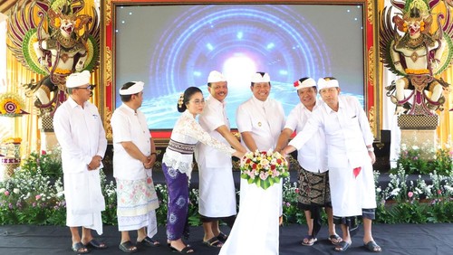 Penjabat (Pj) Gubernur Bali Sang Made Mahendra Jaya saat menghadiri peresmian nama baru RSJ Provinsi Bali yang kini berganti nama menjadi RSJ Manah Shanti Mahottama, Selasa (24/12/2024). (Foto: Dok. Pemprov Bali)