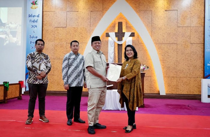 Penyerahan sertipikat tanah gereja