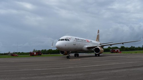 Pesawat Super Air Jet mendarat di Baubau