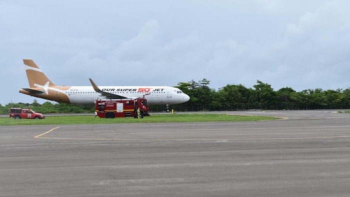 Pesawat Super Air Jet mendarat di Baubau