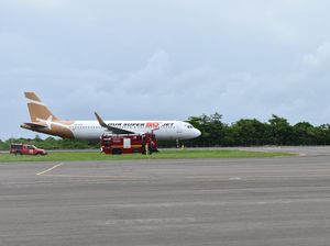 Perdana! Pesawat Airbus A320 dari Super Air Jet Mendarat di Baubau