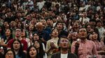 Potret Ribuan Jemaat Hadiri Misa Malam Natal di Indonesia Arena