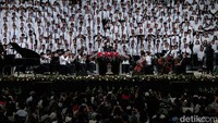Perayaan ini diisi oleh penampilan orkestra oleh Eunice Tong.  