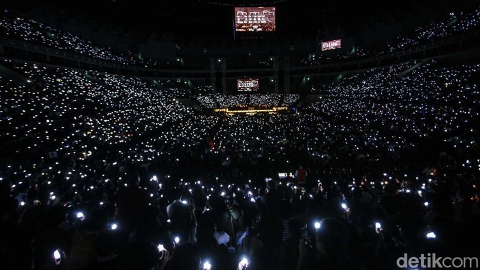 Potret Ribuan Jemaat Hadiri Misa Malam Natal di Indonesia Arena Ribuan umat kristiani melaksanakan ibadah Misa Malam Natal di Indonesia Arena, Jakarta, Selasa (24/12/2024). Pelaksanaan misa berlangsung khidmat.