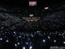 Potret Ribuan Jemaat Hadiri Misa Malam Natal di Indonesia Arena