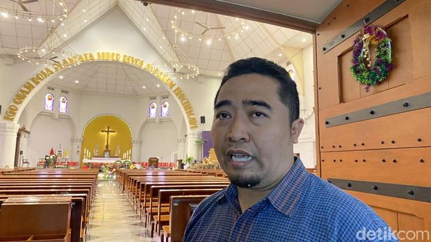 Romo Yosafat di Gereja Katedral Semarang, Kelurahan Randusari, Kecamatan Semarang Selatan, Selasa (24/12/2024).