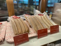 Ini Kafe Legendaris yang Punya Black Forest dan Sosis Lezat