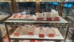 Ini Kafe Legendaris yang Punya Black Forest dan Sosis Lezat