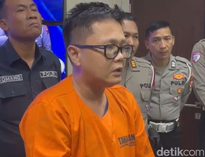 Septian Uki, pengendara Mercy dalam keadaan mabuk tabrak 6 kendaraan tewaskan 1 korban.