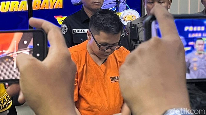 Septian Uki Wijaya, sopir Mercy mabuk yang menabrak 6 kendaraan di Kenjeran, Surabaya hingga menyebabkan 5 orang luka 1 di antaranya meninggal.