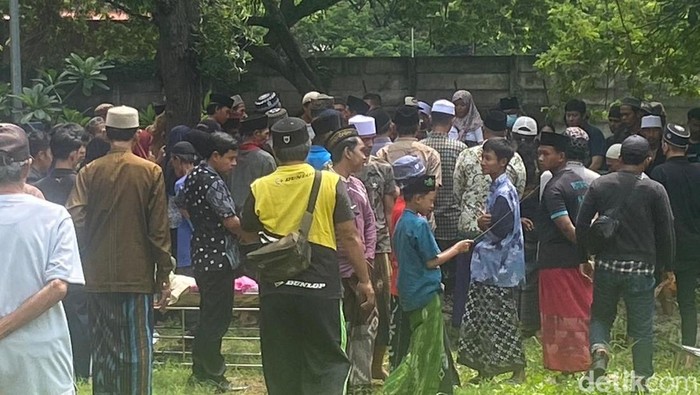 Suasana duka di rumah korban meninggal akibat kecelakaan Mercy.