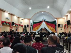 Antusiasme Umat Kristiani Ikuti Ibadah Perayaan Malam Natal di Medan