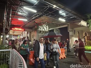 Cerita Jemaat Terobos Hujan Demi Hadiri Misa Natal di Gereja Kristus Raja