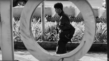 Ini menggunakan opsi Black and White, selain itu ada Textured, Vivid dan Natrural. Kita bisa memmilih focal lenght 24mm, 28mm, 35mm, 50mm, 85mm dan 100mm. Foto: Adi Fida Rahman/detikINET