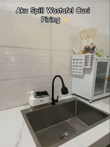 Wanita ini curhat bak cuci piringnya tiba-tiba menghilang ketika ia baru renovasi rumah. Kejadian tersebut langsung viral di TIkTok.