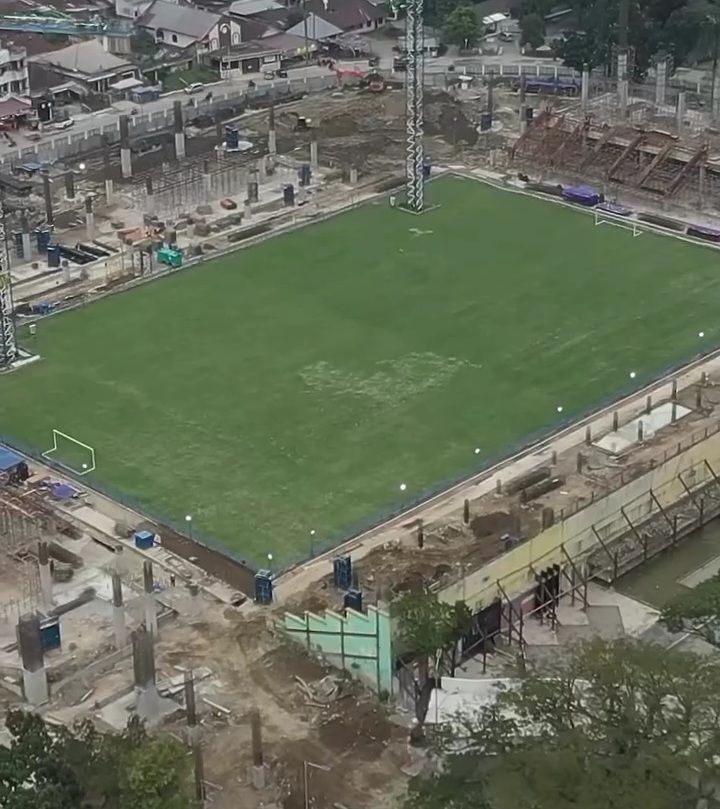 Wapres Gibran Rakabuming Raka dan Wali Kota Medan Bobby Nasution meninjau progres revitalisasi Stadion Teladan. (Instagram Bobby Nasution)