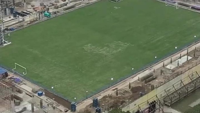 Wapres Gibran Rakabuming Raka dan Wali Kota Medan Bobby Nasution meninjau progres revitalisasi Stadion Teladan. (Instagram Bobby Nasution)