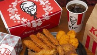 Tradisi Natal di Jepang cukup unik, karena kebanyakan orang di sana justru makan di KFC saat Natal tiba. Foto: Pool/Site