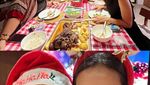 Potret 10 Artis Makan Bareng Keluarga saat Rayakan Natal