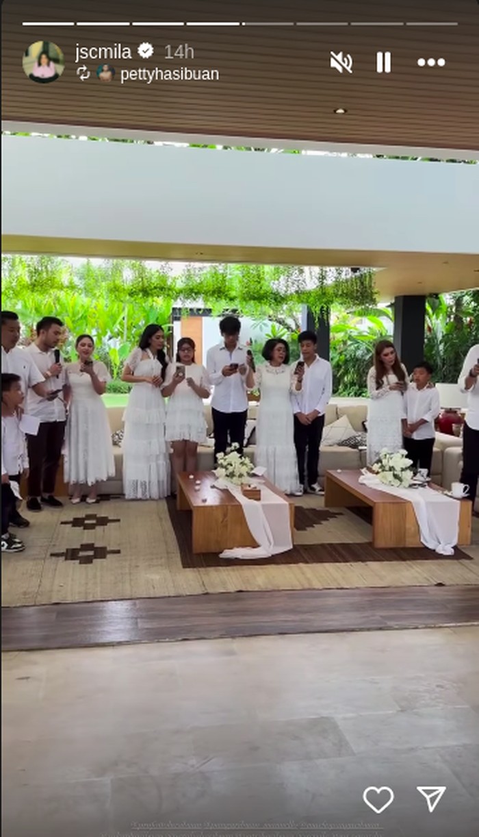 Artis makan dalam rangka Natal Artis makan dalam rangka Natal