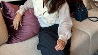 Atiqah Hasiholan dikenal sebagai aktris film layar lebar. Belakangan namanya menjadi perbincangan, karena kasus dugaan penggelapan warisan. Foto: Instagram @atiqahhasiholan