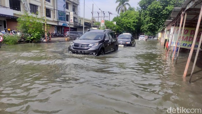 Banjir Masih Merendam Jalan Pepelegi Sidoarjo Banjir Masih Merendam Jalan Pepelegi Sidoarjo