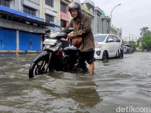 Banjir Masih Rendam Jalan Pepelegi Sidoarjo