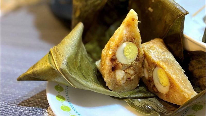 Bentuknya Aneh, Influencer China Sebut Nasi Lemak Sebagai Bacang