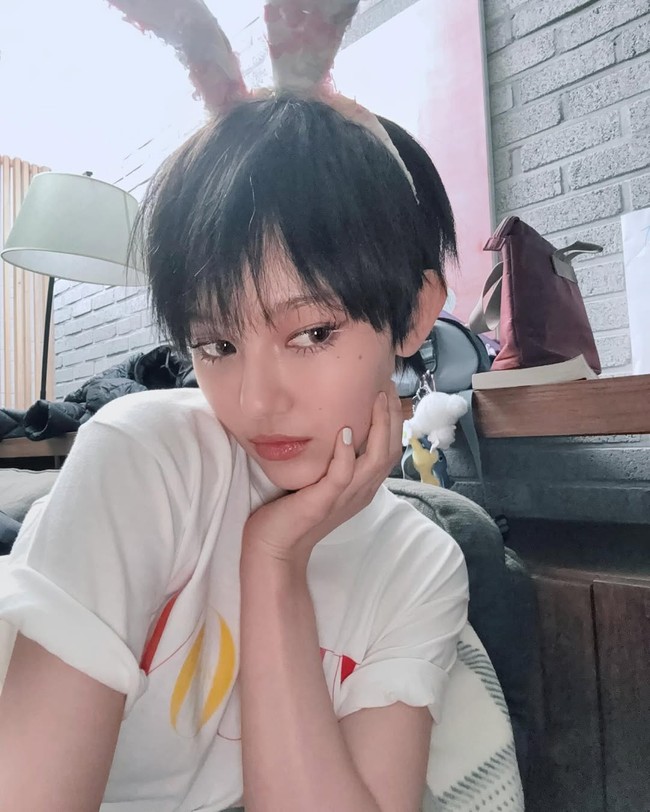 Gaya pixie bob ini mencerminkan tren rambut pendek yang sedang populer di kalangan selebriti dan fashionista. Foto: Instagram/@jeanzforfree