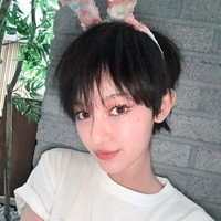 Potongan ini memiliki layer halus yang membingkai wajah, menciptakan kesan modern. Foto: Instagram/@jeanzforfree