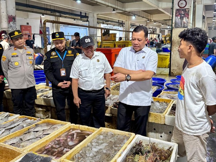 Direktur Jenderal Perikanan Tangkap Lotharia Latif melakukan sidak di Pelabuhan Nizam Zaman dan Pasar Ikan Muara Baru.