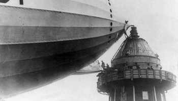 Penumpang Naik Ke Kapal Udara Inggris R101. (Cardington, Inggris, Pada Tahun 1920-An.) Foto: Boredpanda
