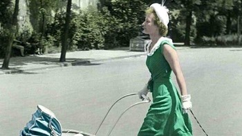 Kereta Dorong Bayi Yang Modis Di Berlin Barat, C. 1950 Foto: Boredpanda