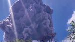 Momen Gunung Raung Erupsi Terekam Kamera Pendaki