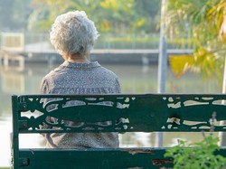 Viral Nenek-nenek Tinggal Sendiri di Rumah, BAB di Kotak Makan Bikin Terkejut