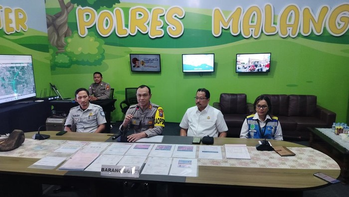 Kapolres Malang menyampaikan penetapan tersangka kecelakaan Bus Vs Truk di Tol Pandaan-Malang.